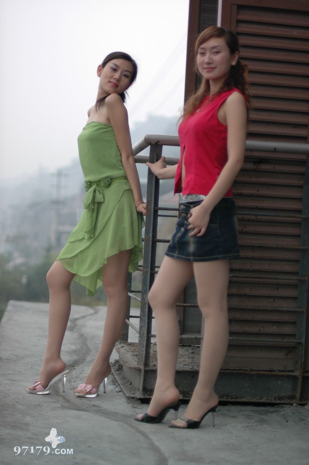Weiwei of zhonggaoyi and Michelle 2 sexy models of Chinese silk stockings