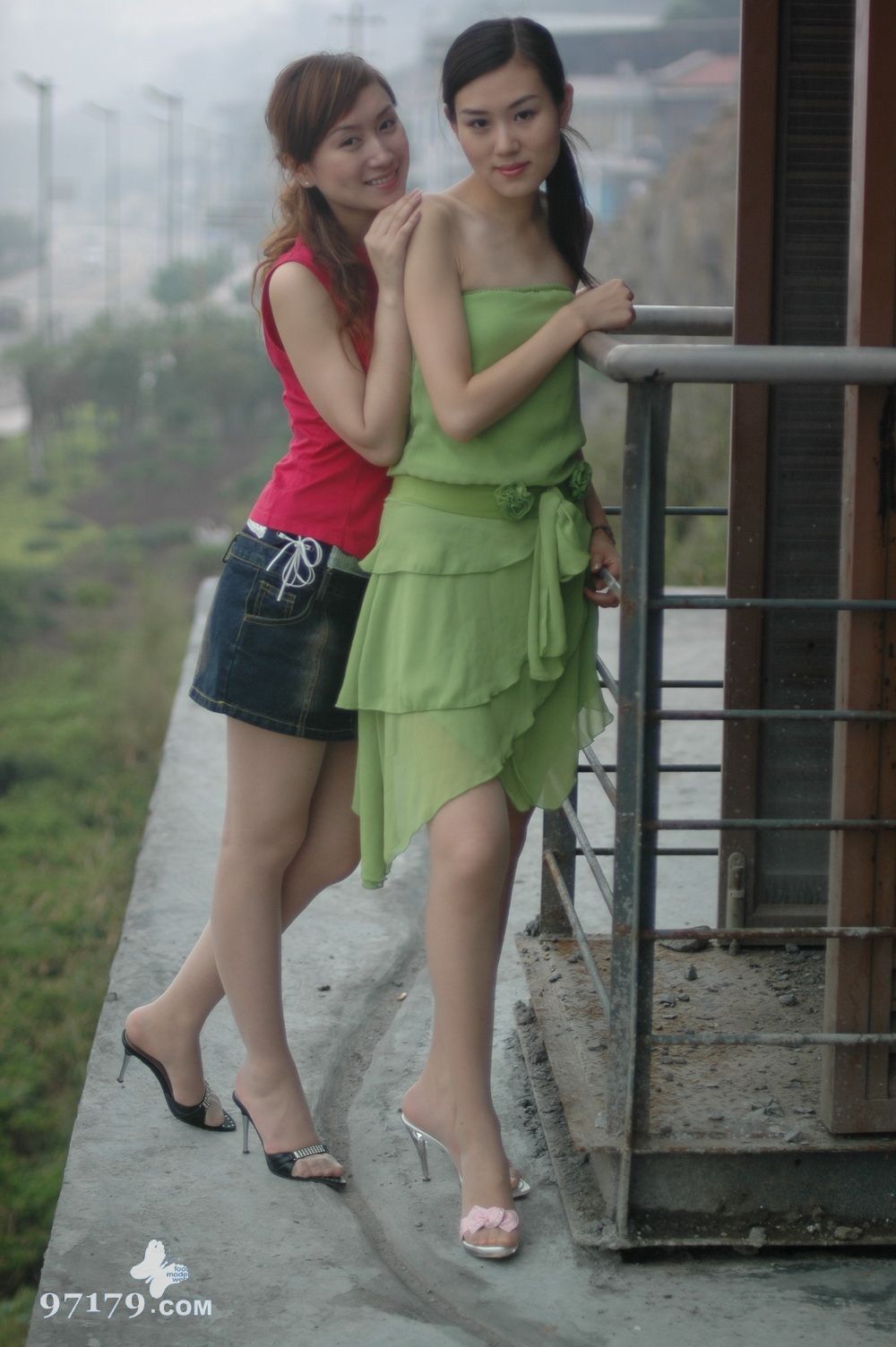 Weiwei of zhonggaoyi and Michelle 2 sexy models of Chinese silk stockings