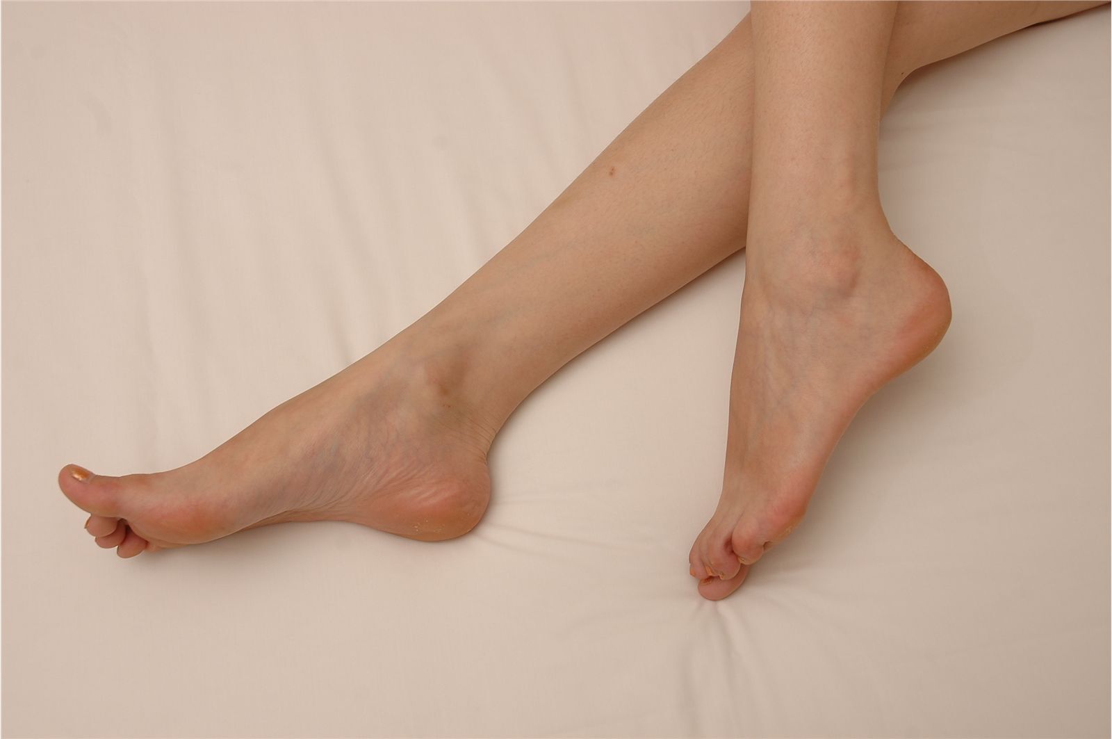 中高艺MICALL原版裸足写真套图　 国产美女丝袜