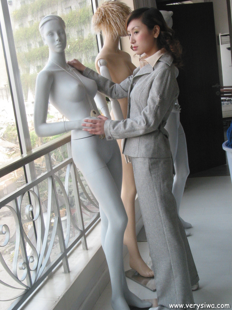 Zhonggaoyi P10 - Weiwei's self portrait of sexy beauty in silk stockings