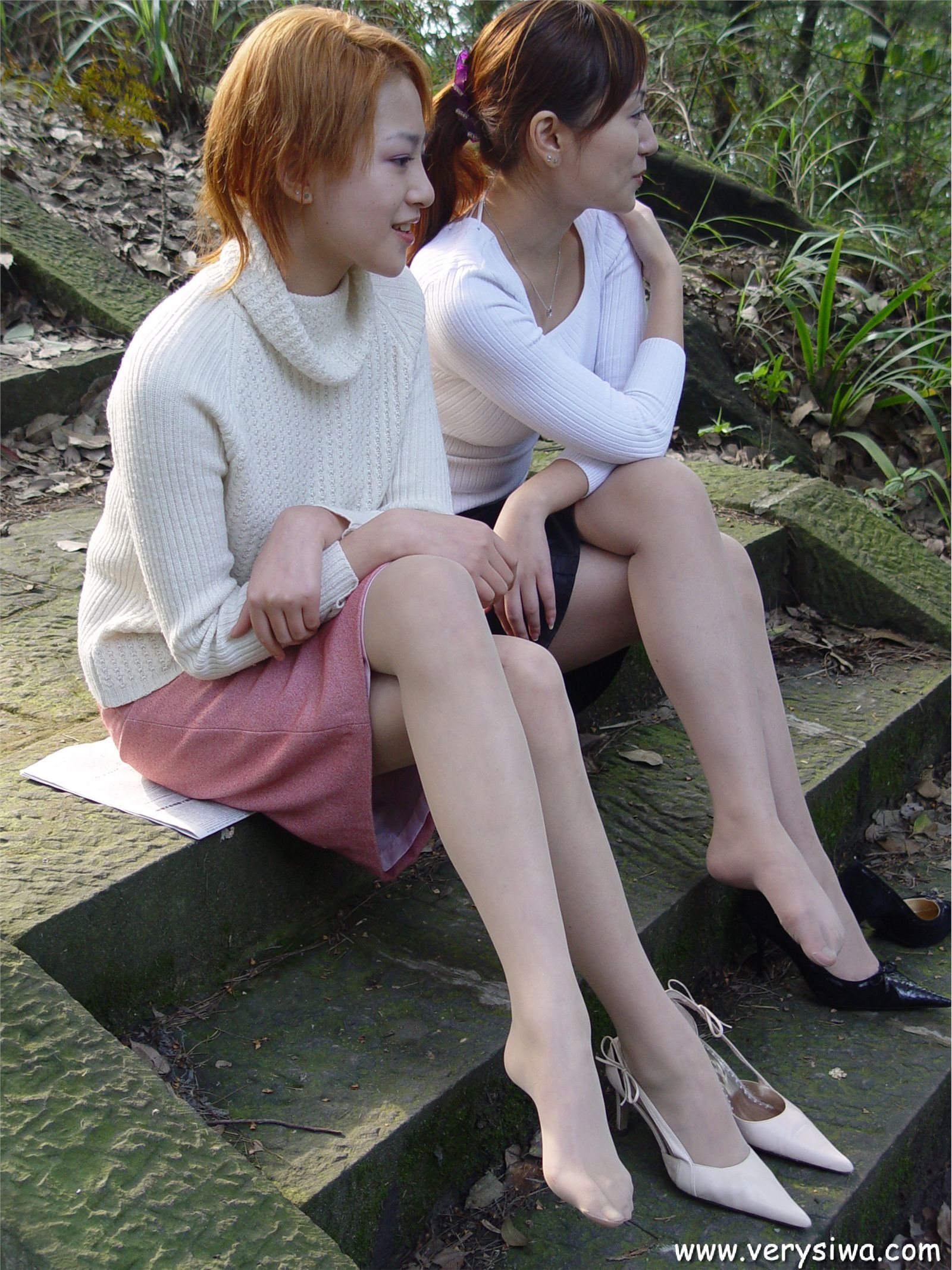 Zhonggaoyi two sisters silk stockings Meizu silk stockings beauty photo