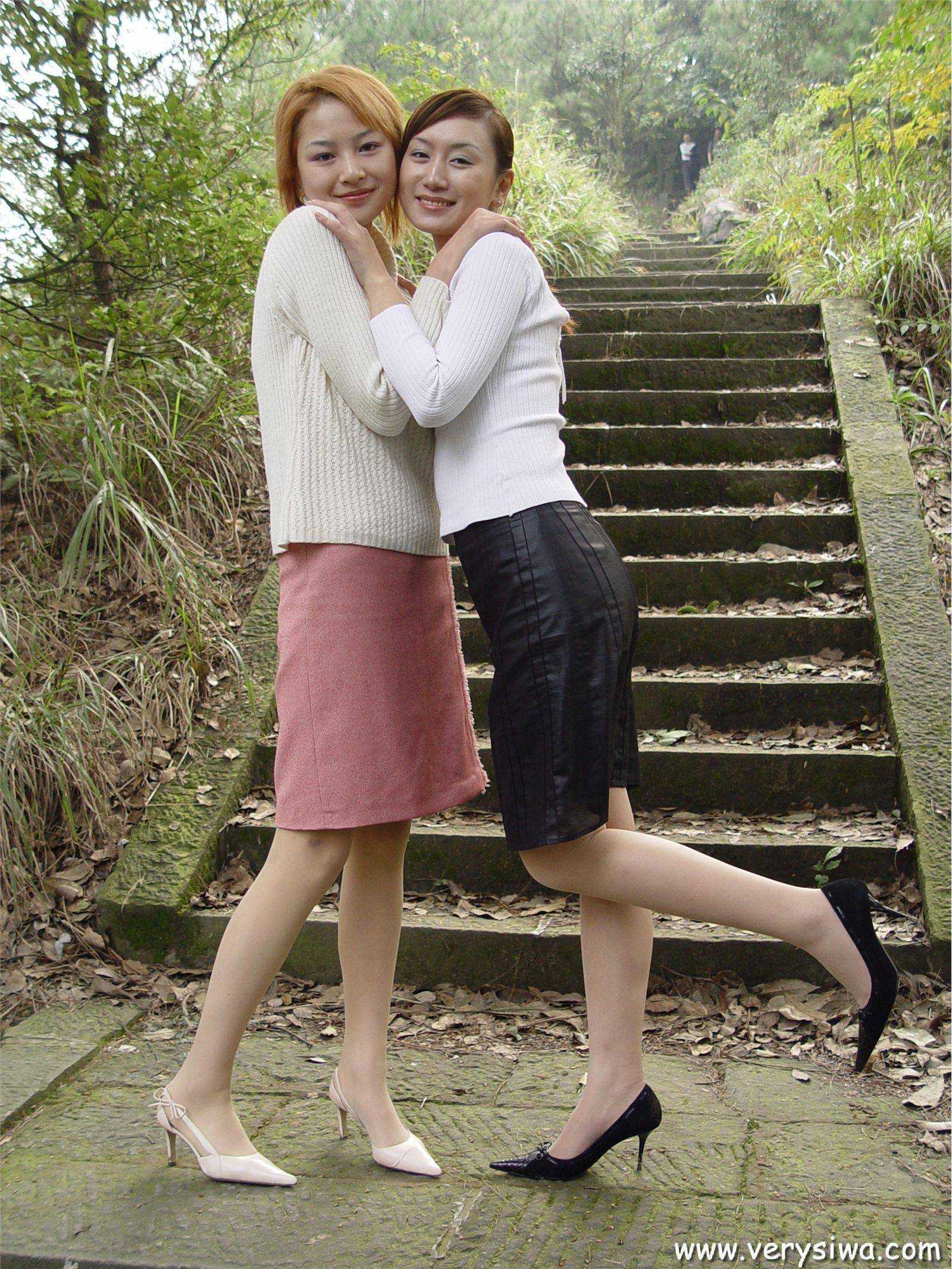 Zhonggaoyi two sisters silk stockings Meizu silk stockings beauty photo