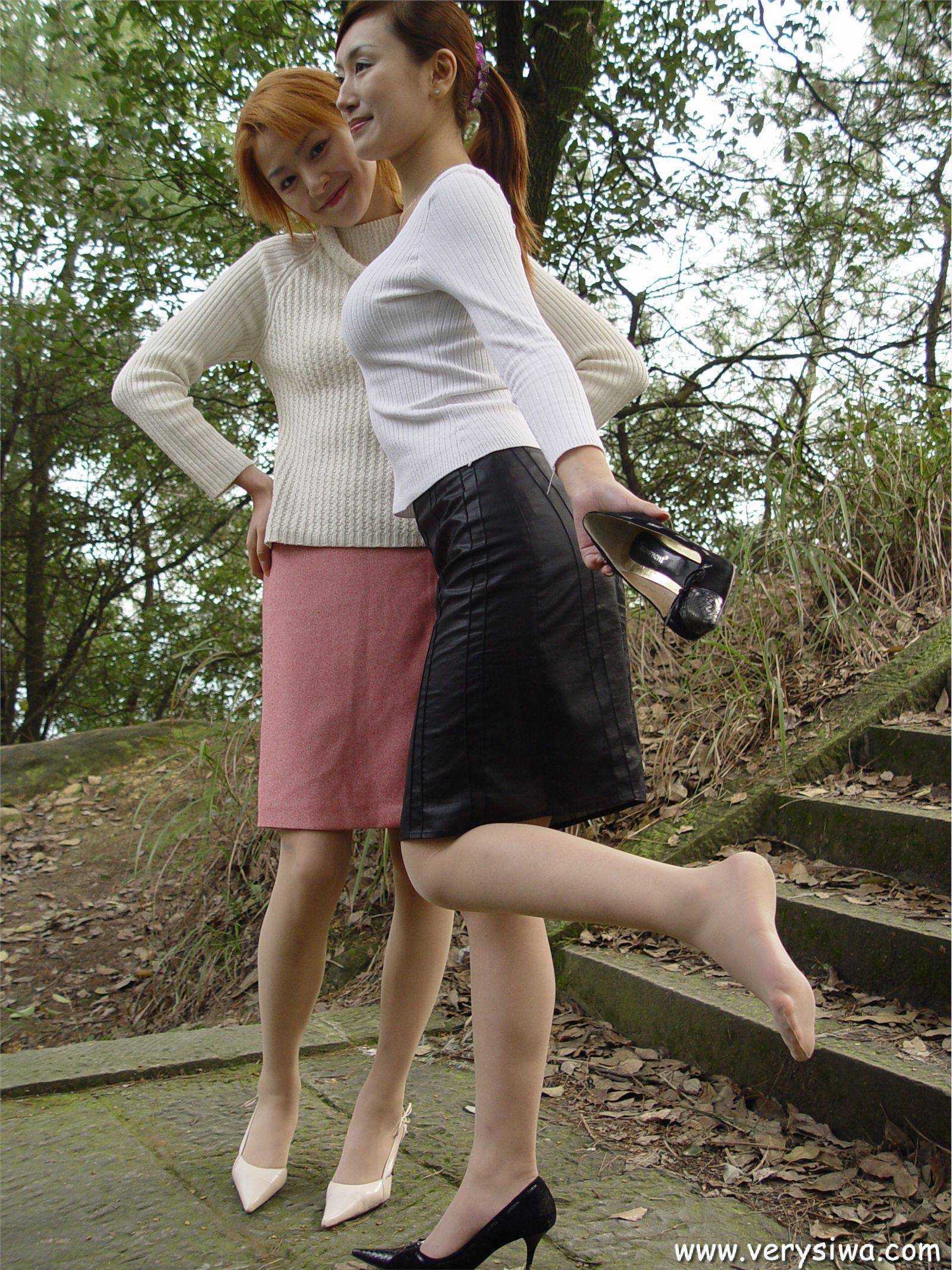 Zhonggaoyi two sisters silk stockings Meizu silk stockings beauty photo
